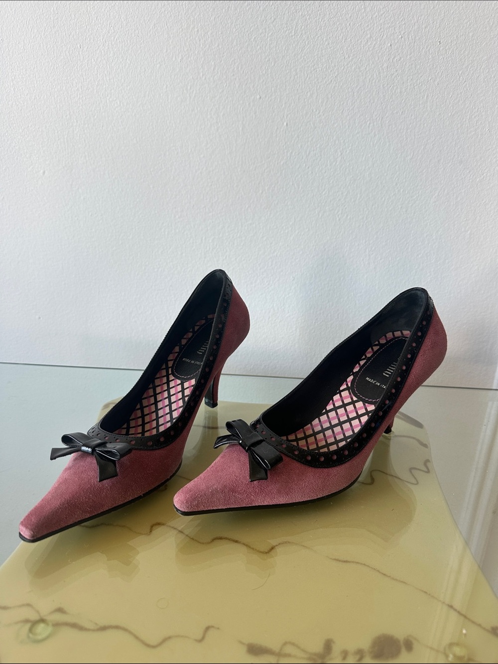 Miu Miu Burgundy Suede Pointed Pumps with Black Bow Trim - Picture 1 of 5